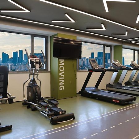 Holiday Inn Shanghai Huaxia By Ihg - Overlooking City Scenery At Sky View Restaurant Exteriér fotografie