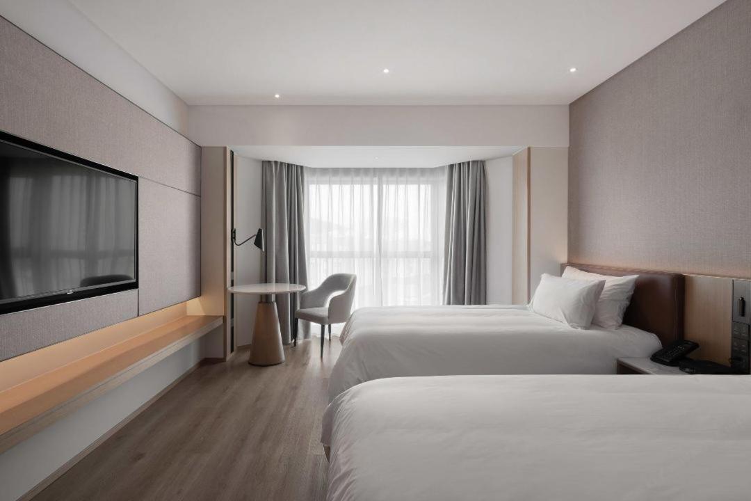 Holiday Inn Shanghai Huaxia By Ihg - Overlooking City Scenery At Sky View Restaurant Exteriér fotografie